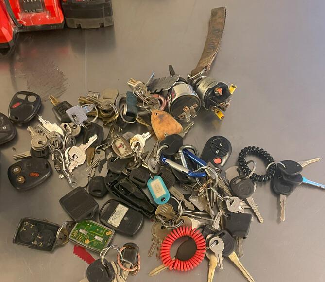 WPD arrests car thieves, recovers stolen vehicle & more than a dozen vehicle key fobs WPD arrests car thieves, recovers stolen vehicle & more than a dozen vehicle key fobs