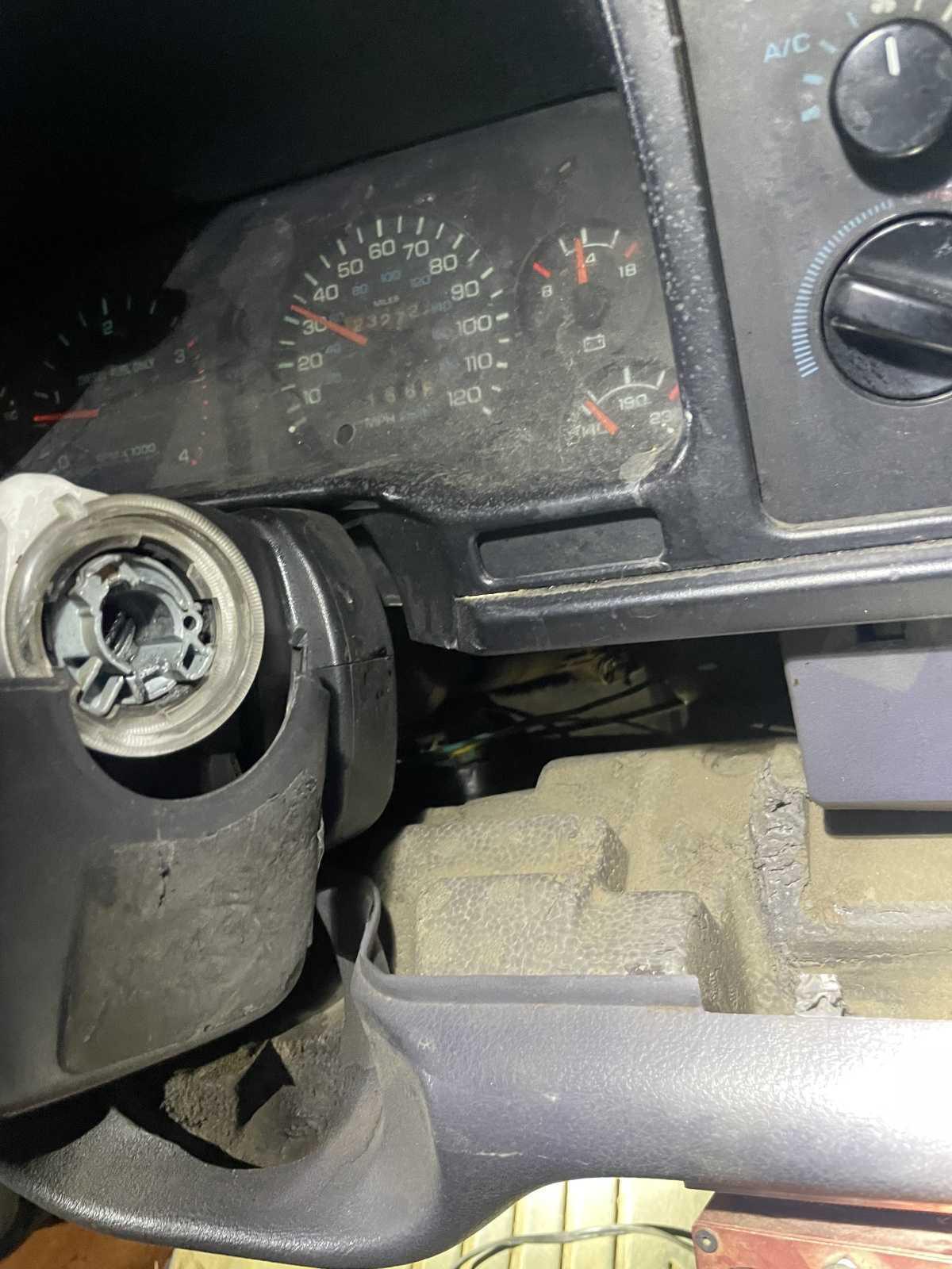 WPD arrests car thieves, recovers stolen vehicle & more than a dozen vehicle key fobs WPD arrests car thieves, recovers stolen vehicle & more than a dozen vehicle key fobs