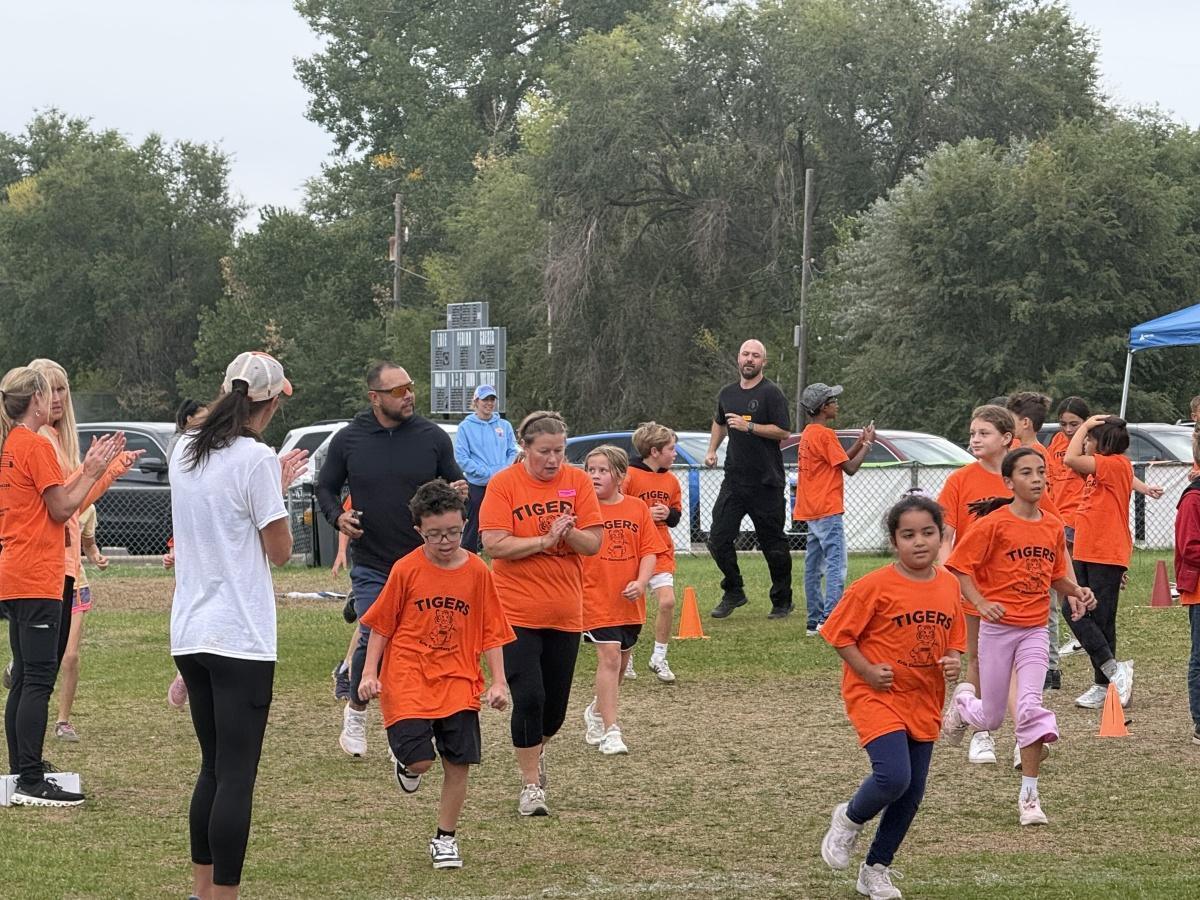 Officers participate in local elementary school fun runs
