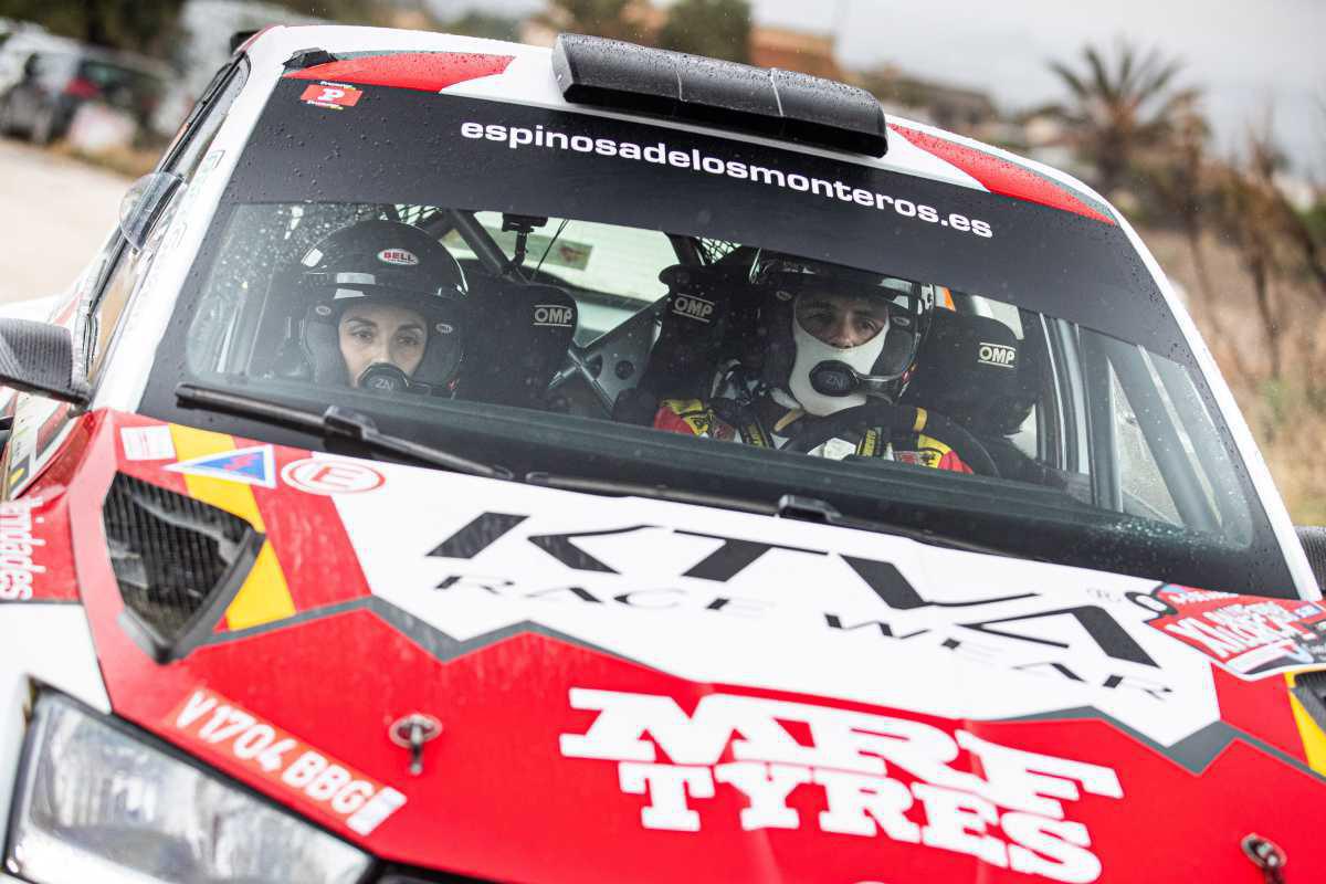 Efrén Llarena y Sara Fernández, primeros líderes de la CERT - Rallycar Efrén Llarena y Sara Fernández, primeros líderes de la CERT - Rallycar