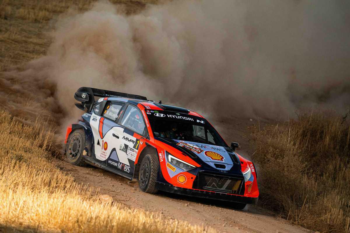 Thierry Neuville preside un podio cien por cien mundialista en Granada