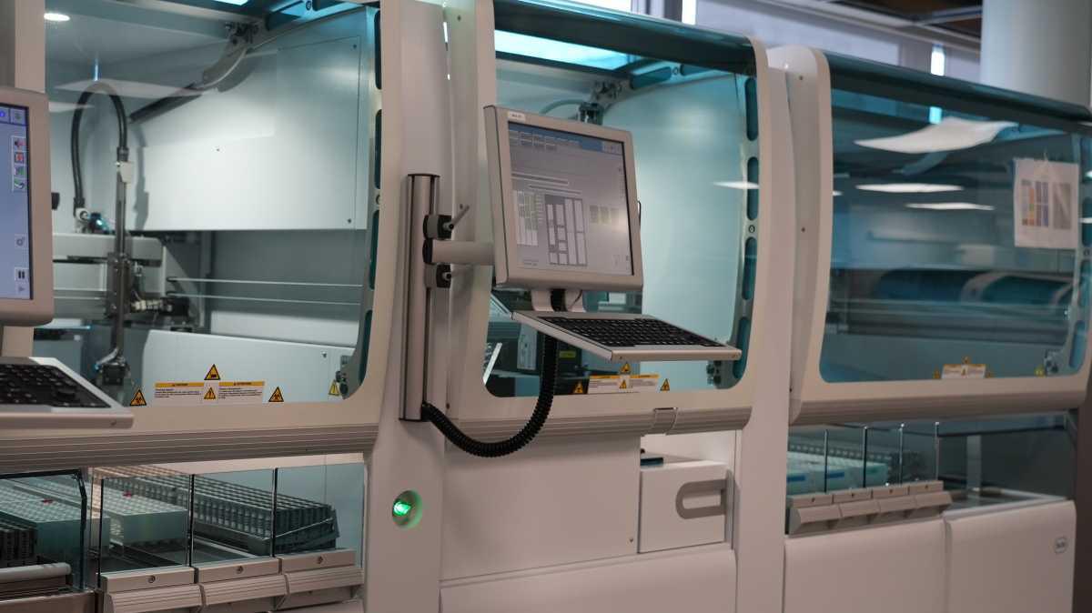 Les HUS se dotent d'un laboratoire de biologie de pointe sur le site du nouvel hôpital civil