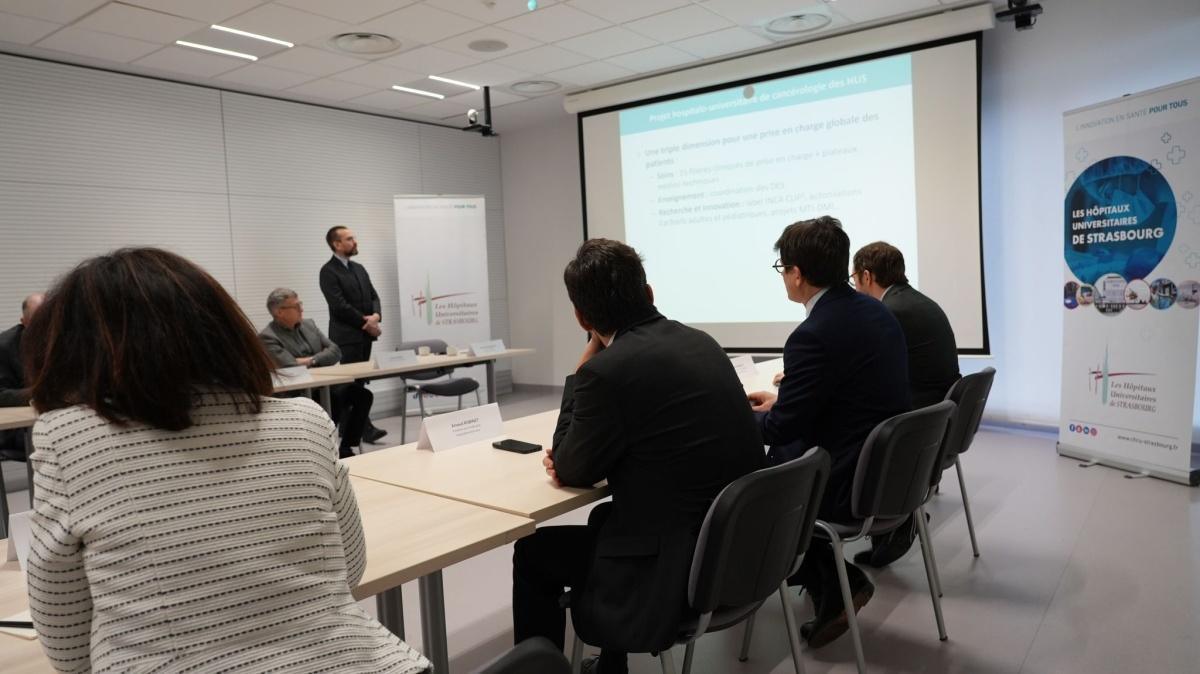 Le président de la FHF visite les activités de cancérologie des HUS