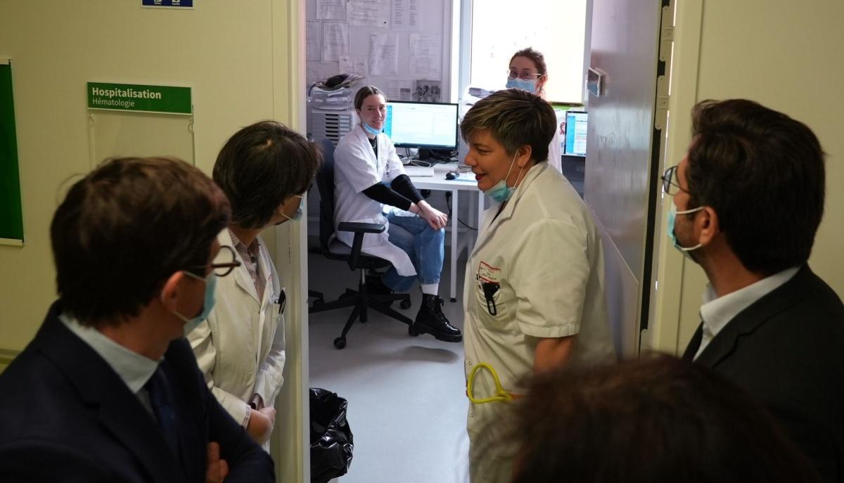 Le président de la FHF visite les activités de cancérologie des HUS