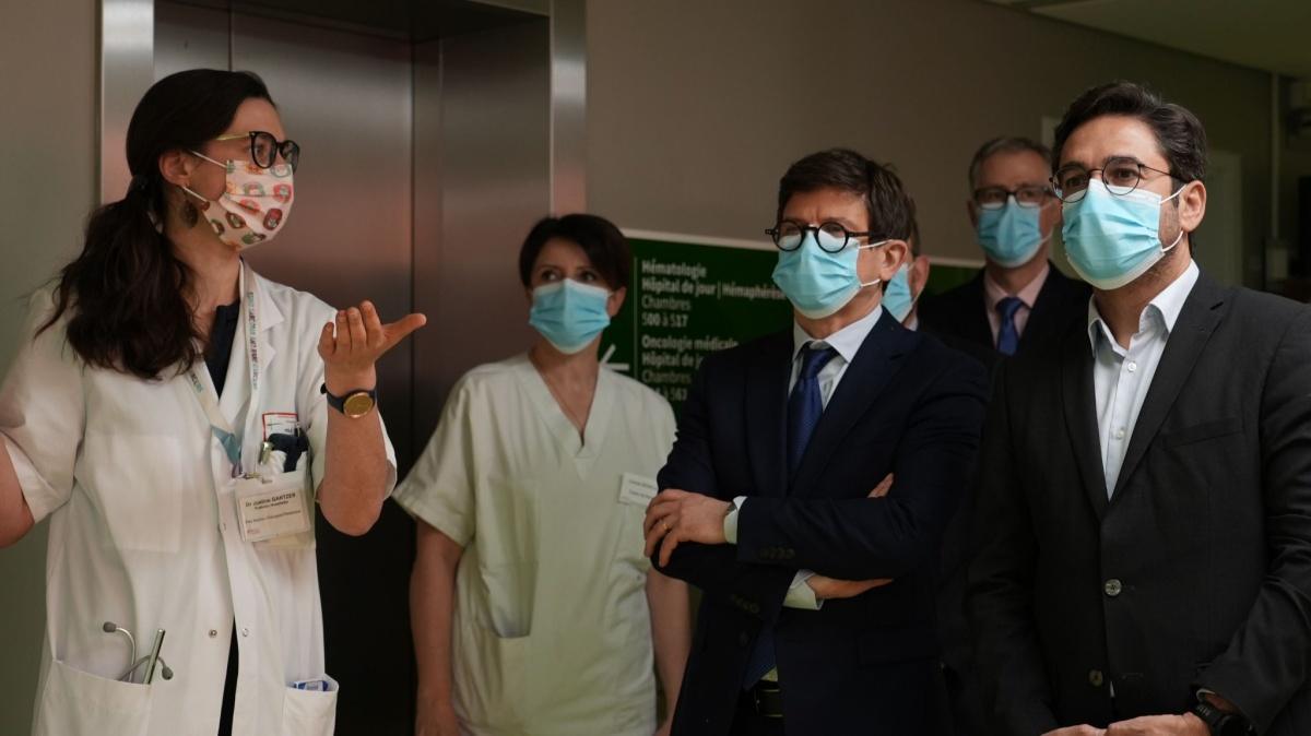 Le président de la FHF visite les activités de cancérologie des HUS