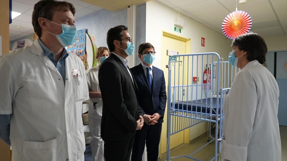 Le président de la FHF visite les activités de cancérologie des HUS