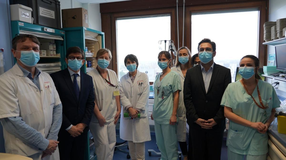 Le président de la FHF visite les activités de cancérologie des HUS