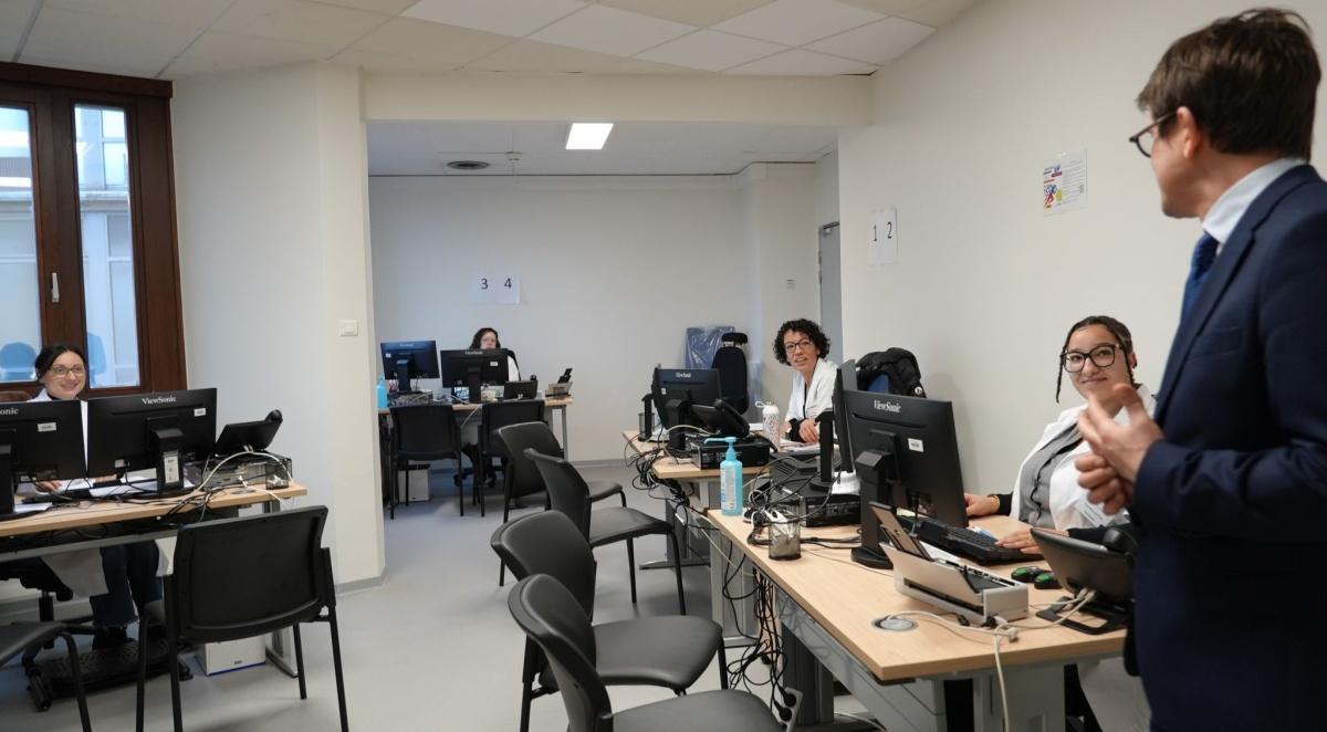 Le président de la FHF visite les activités de cancérologie des HUS