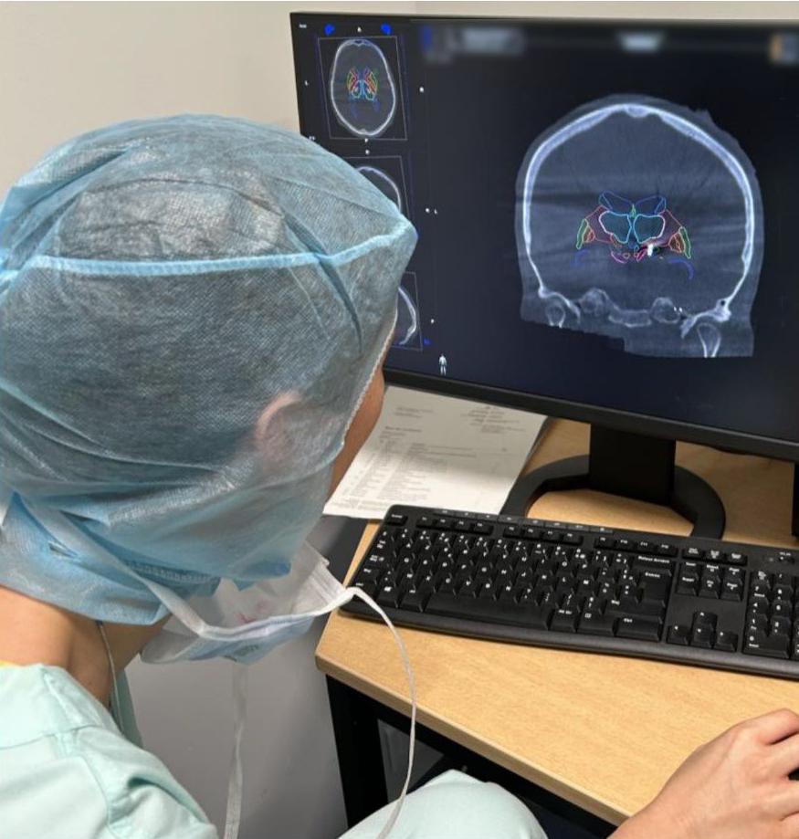 Portrait : Le docteur Marie des Neiges SANTIN, neurochirurgien