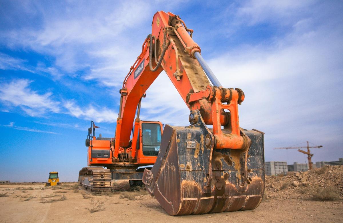 5 Things to Consider When Buying vs Leasing Equipment