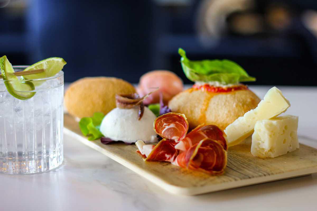 Käse und Gin