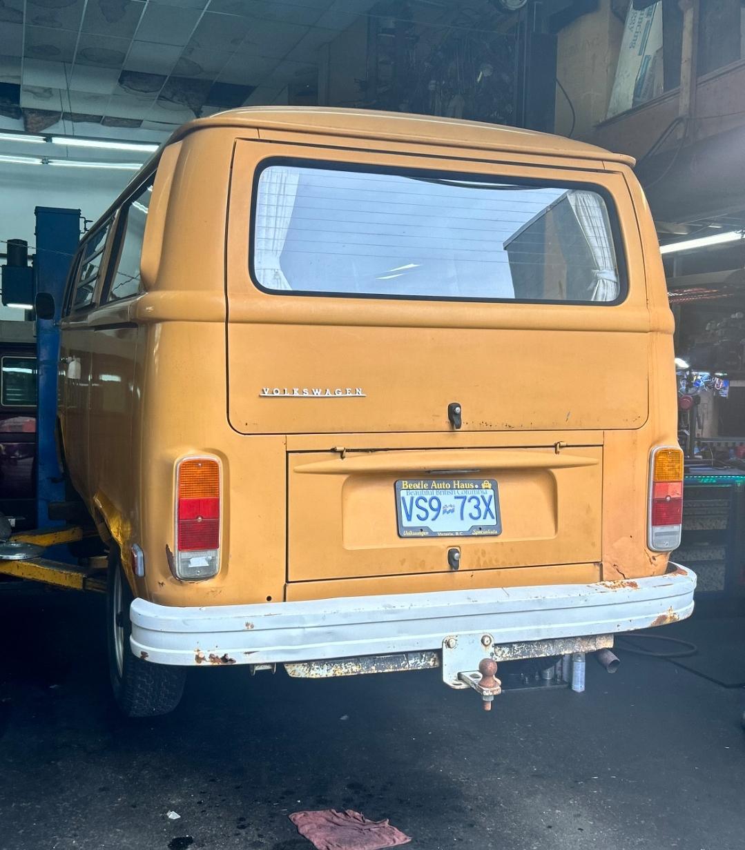 BC - Victoria: 1977 Bay Window Dorper Camper