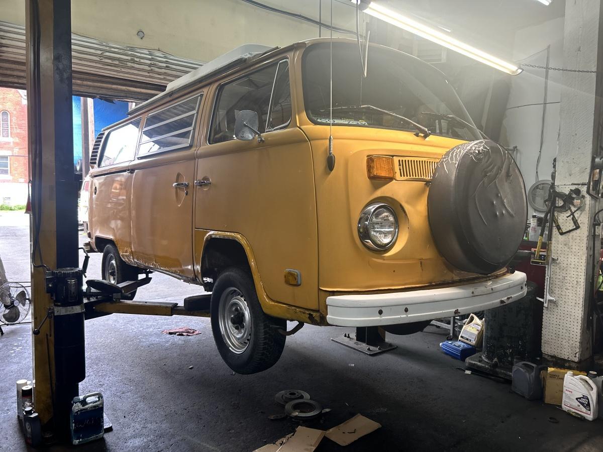 BC - Victoria: 1977 Bay Window Dorper Camper