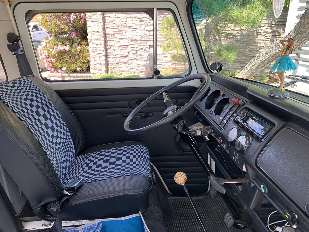 CA - San Pedro: 1974 Bay Window Bus