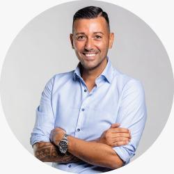 NICOLA - Ceo & founder