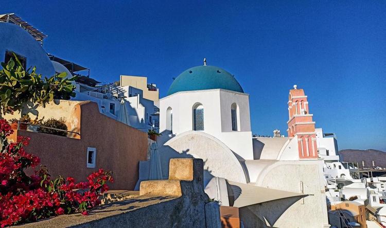 Picturesque beauty everywhere in Oia.