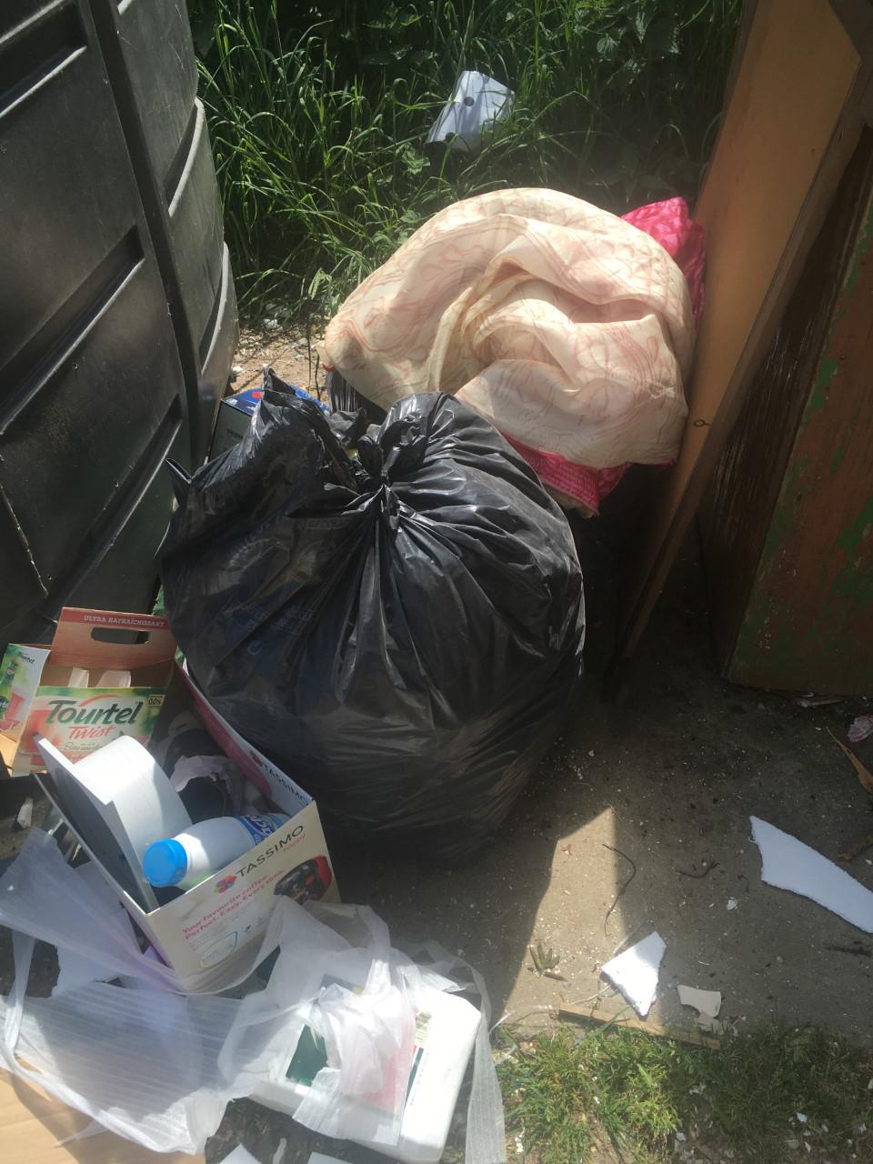 Dépôts d'ordures sauvages rue de la Cavée
