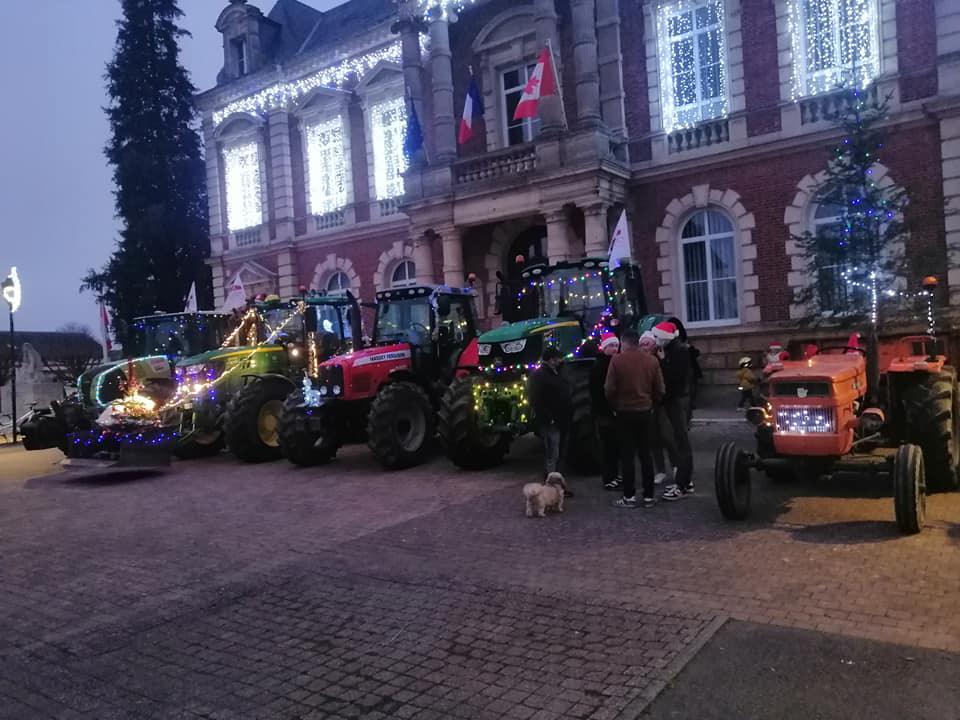 Défilé de tracteurs décorés dans la commune le vendredi 16 décembre 