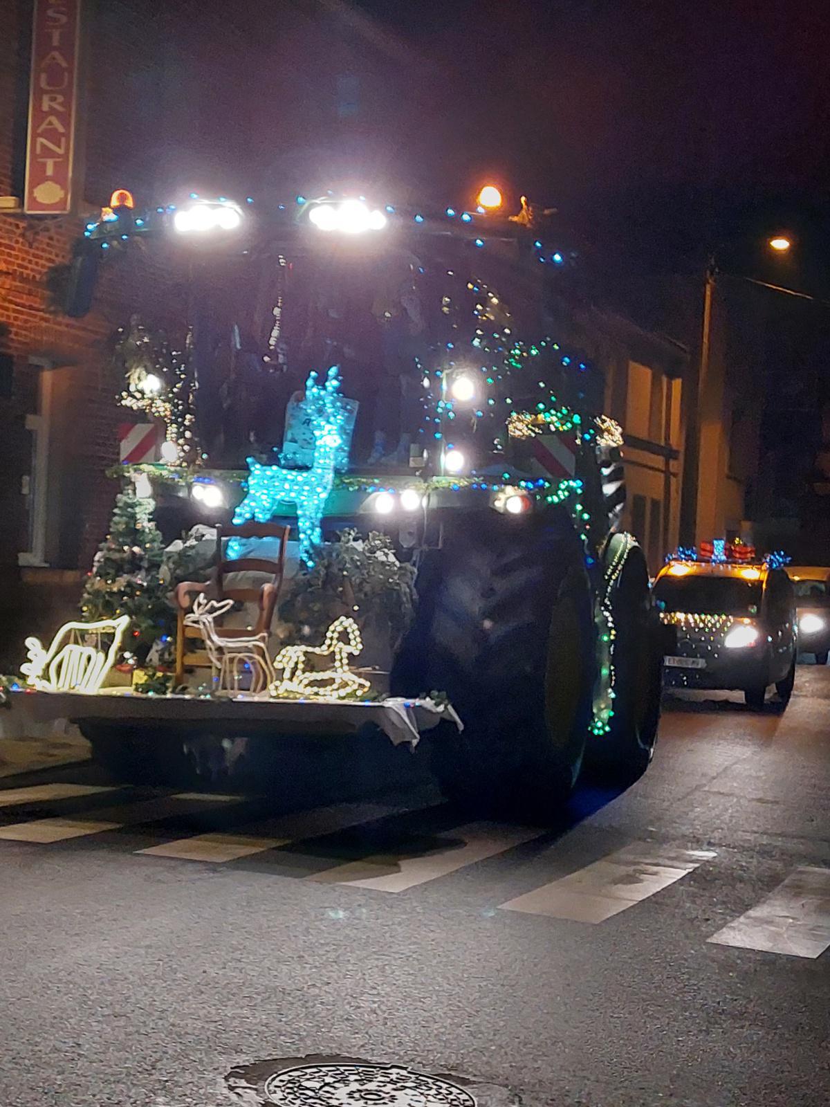 Retour en Images sur le Défilé des tracteurs décorés dans le centre ville
