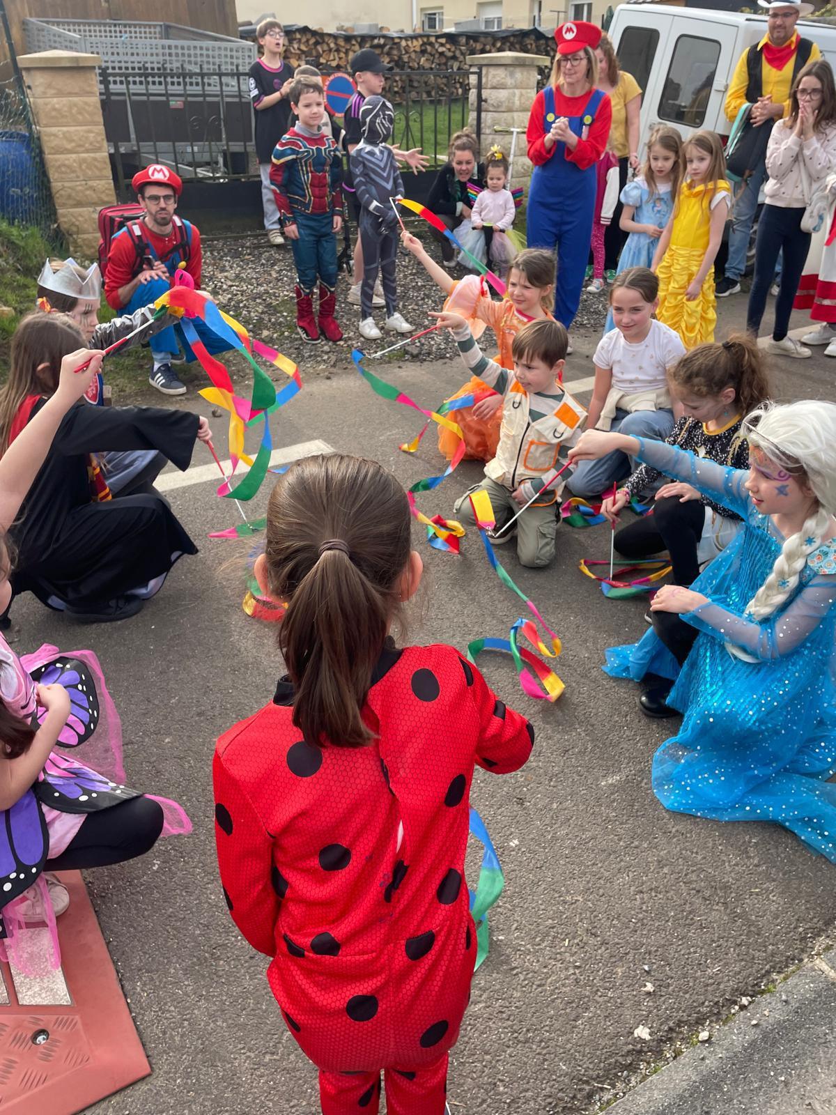 Masques, costumes et bonne humeur : le carnaval des enfants a animé Boissey🎉