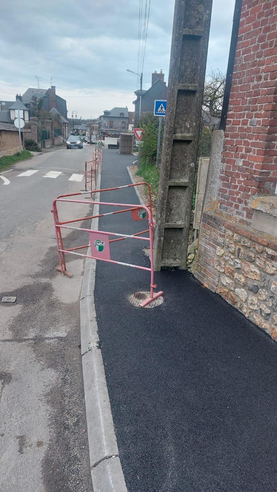Fin des travaux rue de la Cavée : des trottoirs désormais aménagés Fin des travaux rue de la Cavée : des trottoirs désormais aménagés