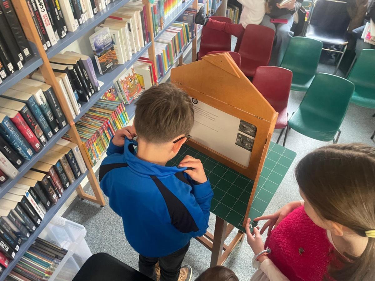 Les Fables de la Fontaine façon Kamishibaï à la bibliothèque municipale Les Fables de la Fontaine façon Kamishibaï à la bibliothèque municipale