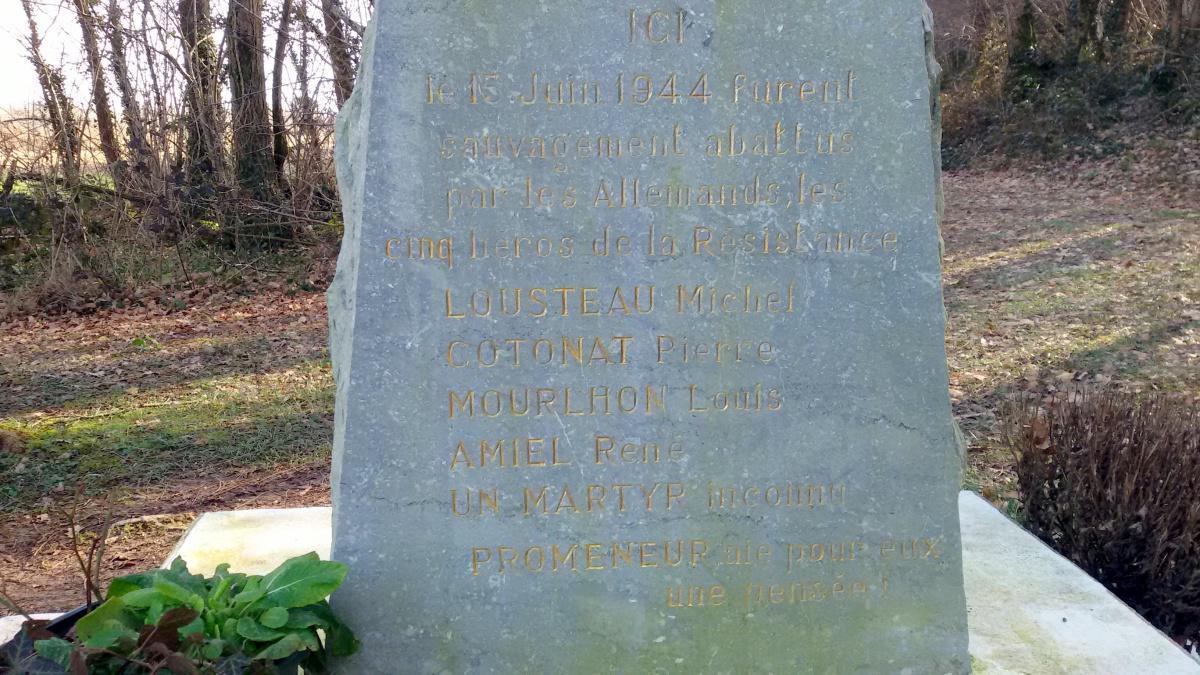 La stèle des fusillés au bois du Lanot à Idron La stèle des fusillés au bois du Lanot à Idron