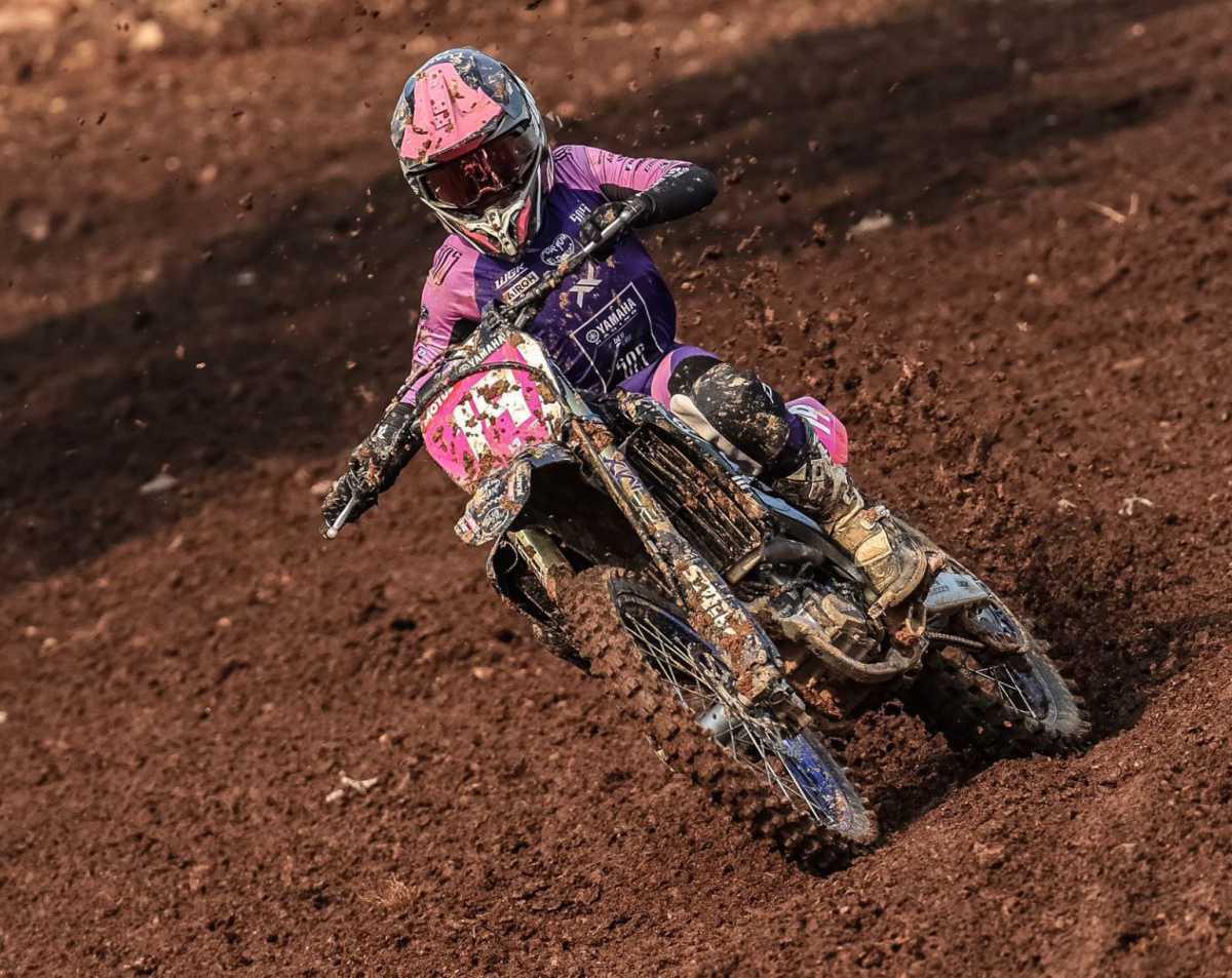 595 bLU cRU Racing anuncia renovação de contrato com Luanna Neves