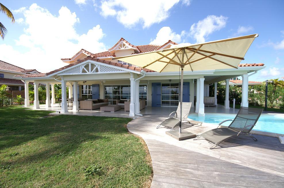Promotion villa luxe Guadeloupe les pieds dans l'eau à Saint François, 30m du Golf international Promotion villa luxe Guadeloupe les pieds dans l'eau à Saint François, 30m du Golf international