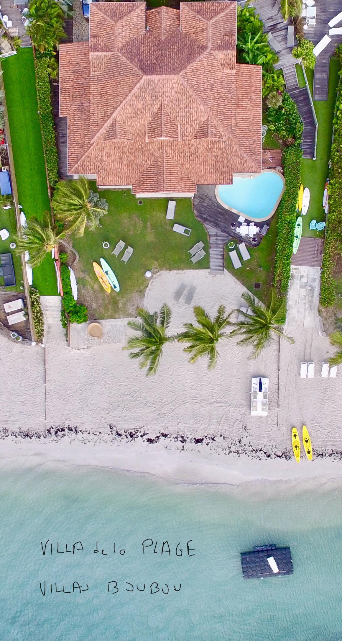 La villa de la plage, les pieds dans l'eau