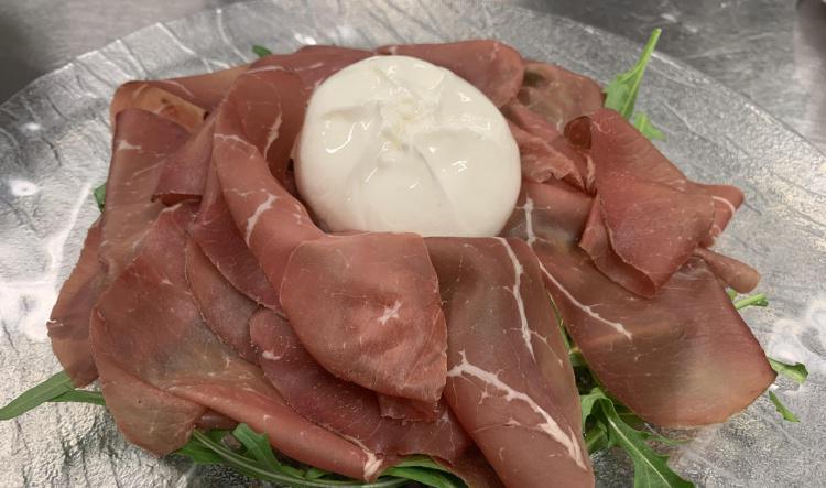 Bresaola rucola e burrata € 10,00