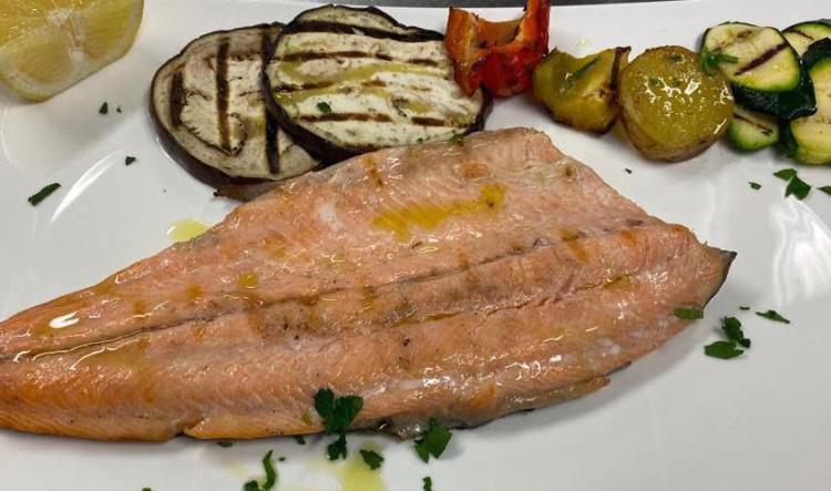 Filetto di trota alla griglia con verdure € 11,00
