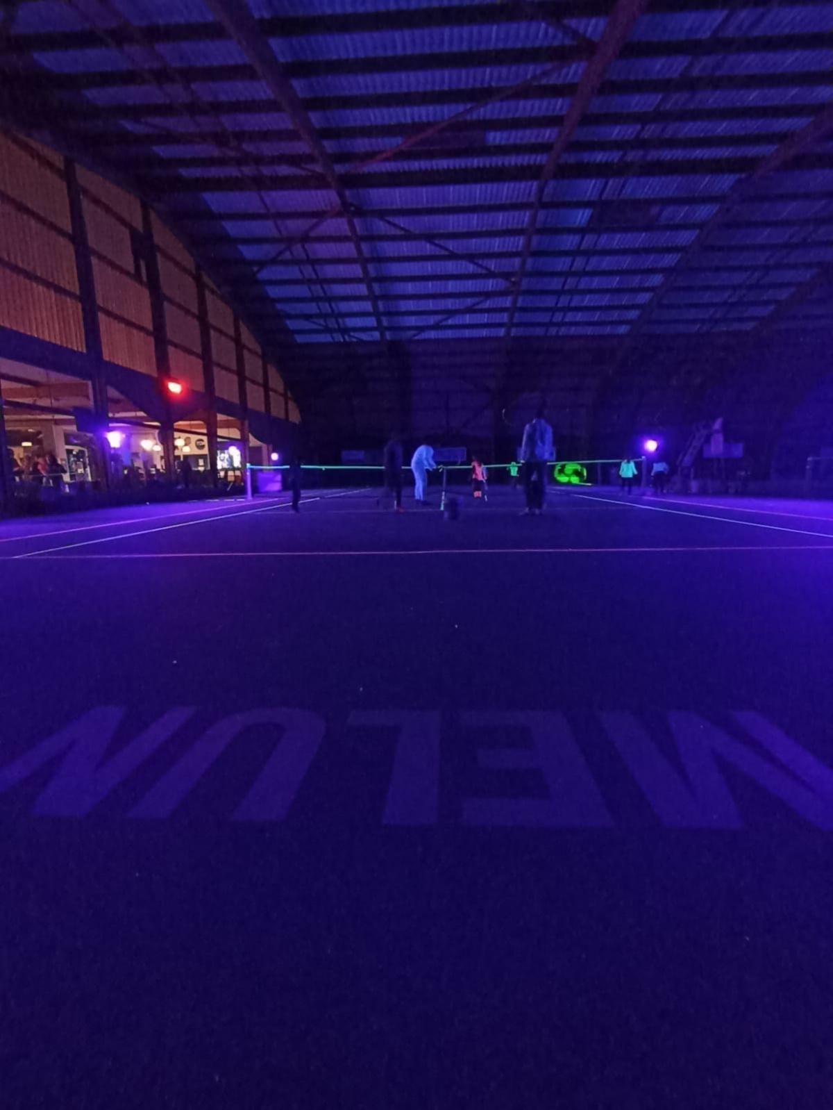 Retour en images sur la soirée fluo 🎾 Retour en images sur la soirée fluo 🎾