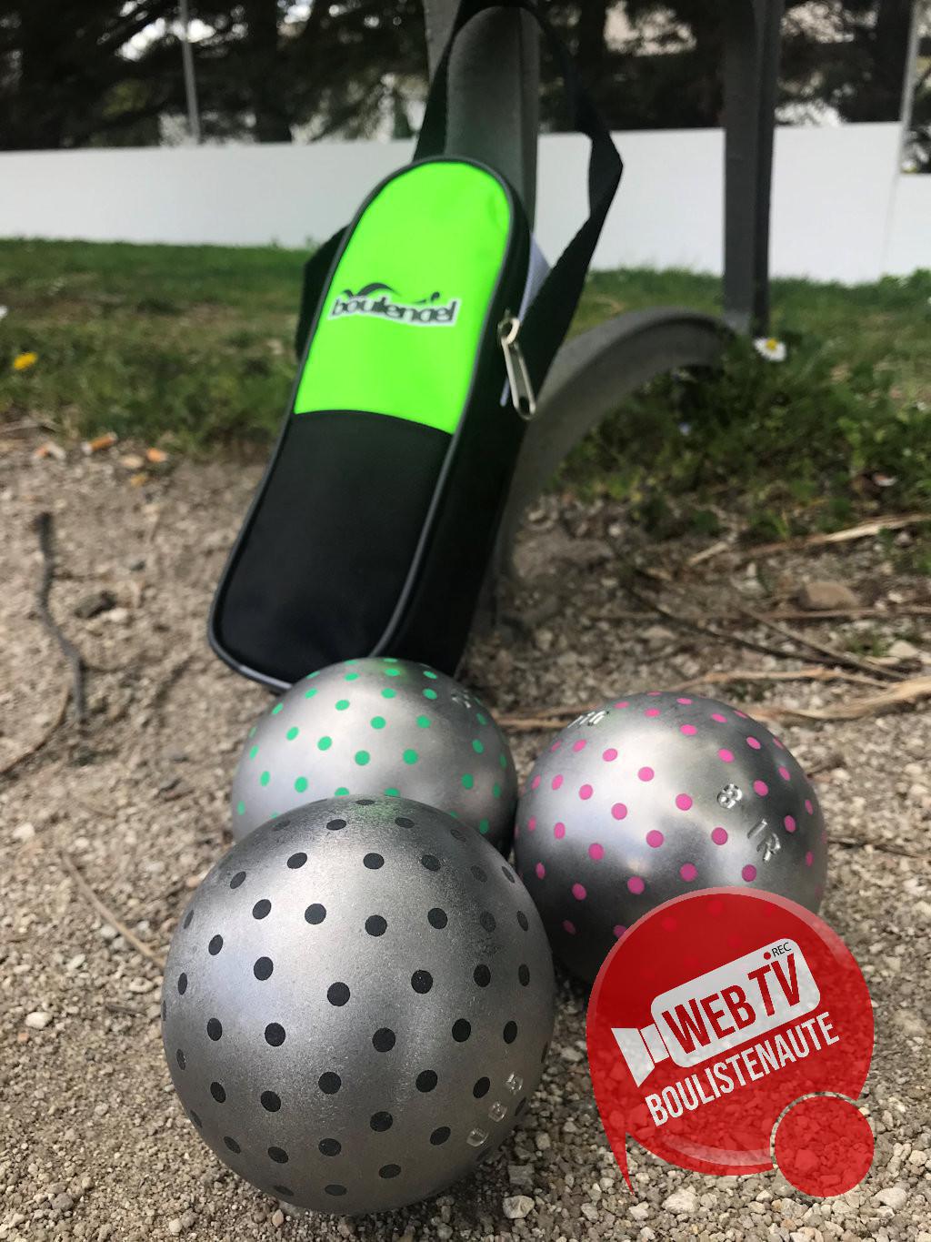 Inox IRIS Boulenciel - Noir - Fuchsia - Bleu - Vert : 3 boules de pétanque compétition colorées Inox IRIS Boulenciel - Noir - Fuchsia - Bleu - Vert : 3 boules de pétanque compétition colorées