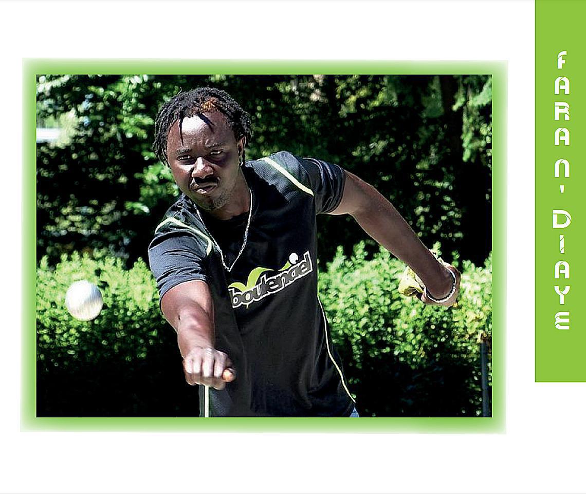 Inox IRIS Boulenciel - Noir - Fuchsia - Bleu - Vert : 3 boules de pétanque compétition colorées Inox IRIS Boulenciel - Noir - Fuchsia - Bleu - Vert : 3 boules de pétanque compétition colorées