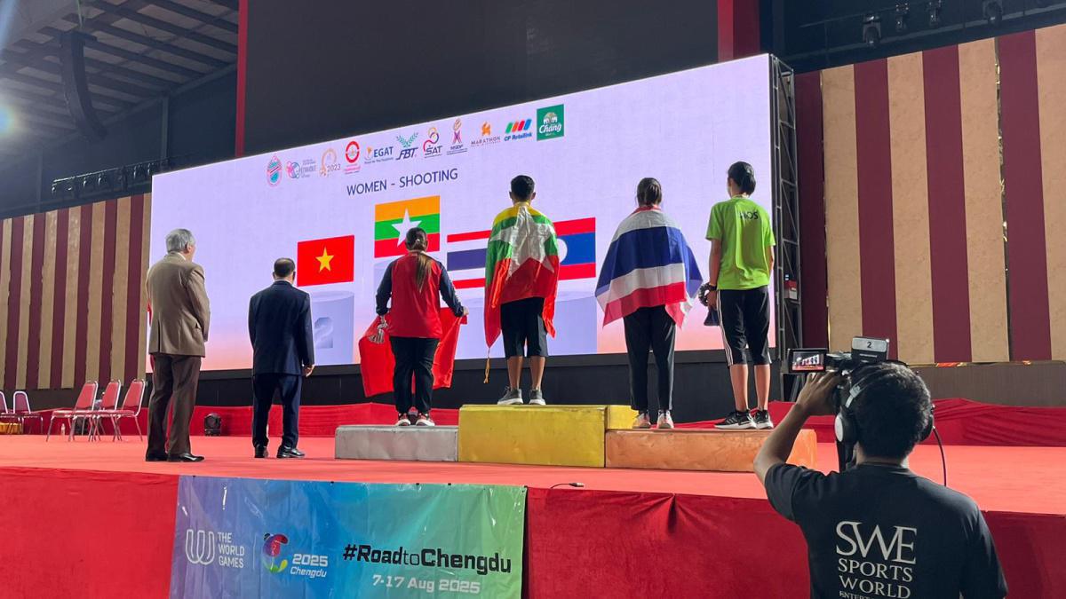 La Birmane Khin CHERRY THET Championne du Monde de tir de précision 2023 à Bangkok