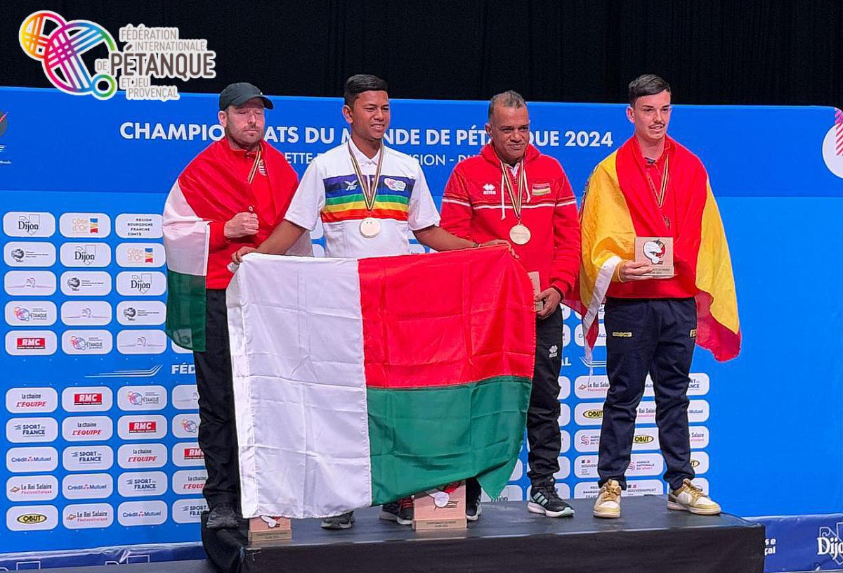 Jean-François Daniel Rakotondrainibé, alias "Zigle", sacré champion du monde de tir de précision pétanque Jean-François Daniel Rakotondrainibé, alias "Zigle", sacré champion du monde de tir de précision pétanque