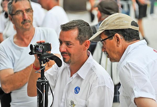 100 000 abonnés YouTube : le trophée est arrivé à Bourges... et trône désormais dans notre camion régie ! 100 000 abonnés YouTube : le trophée est arrivé à Bourges... et trône désormais dans notre camion régie !