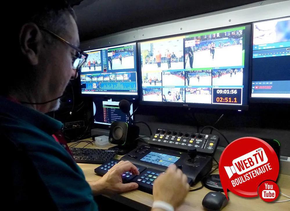 100 000 abonnés YouTube : le trophée est arrivé à Bourges... et trône désormais dans notre camion régie !