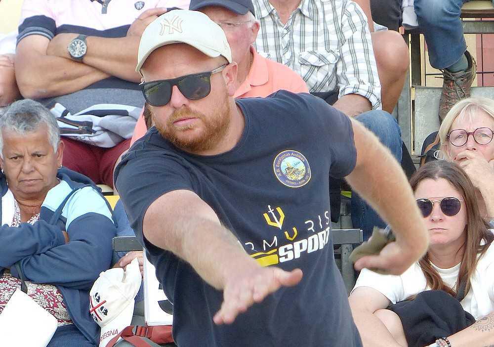 Faralli, tout seul en haut Faralli, tout seul en haut