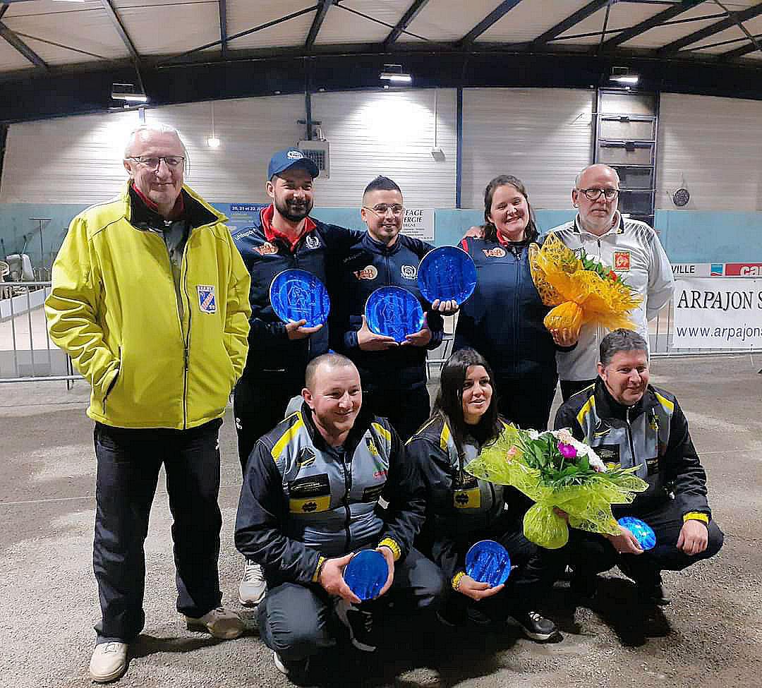 Les champions du Cantal triplette à pétanque mixte 2023