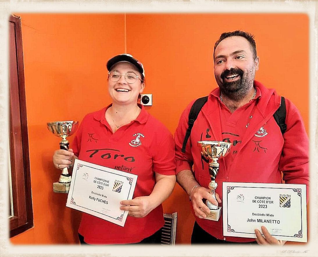 Les champions de Côte d'Or doublette mixte à pétanque 2023