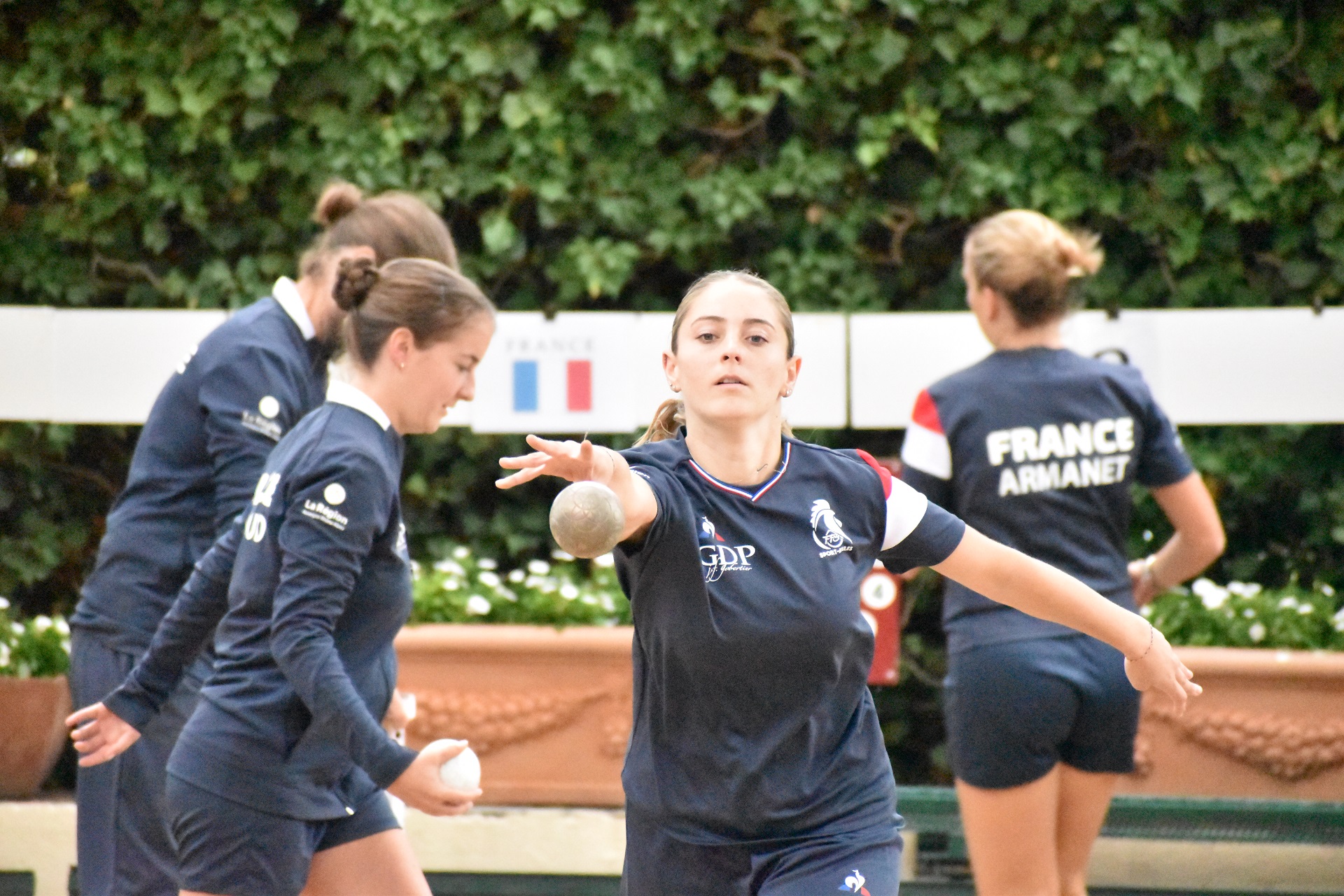 Les Françaises Annaelle Barazzutti (au tir) et Ophélie Armanet ont battu ce week-end le record du monde U23 féminin de l'épreuve du tir rapide en double avec 49 touches (photo Loic Poire)