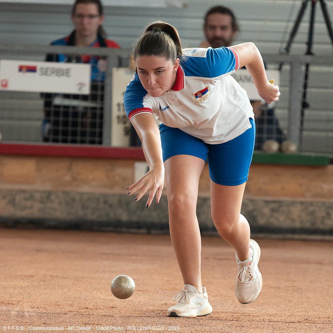 Milica Kolundzija a réussi sa dernière boule au point pour offrir à la Serbie le titre mondial dans l'épreuve du combiné mixte (photo ffsb.fr)