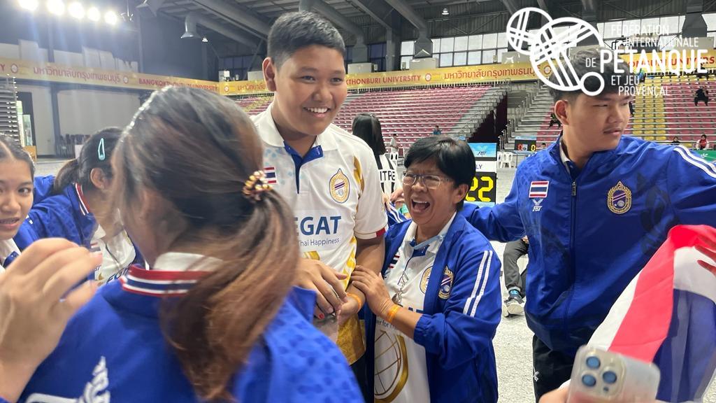 Championnat du monde juniors de tir de précision, la Thaïlande s'impose face à l'Italie - La joie de Saharat ARAMROD