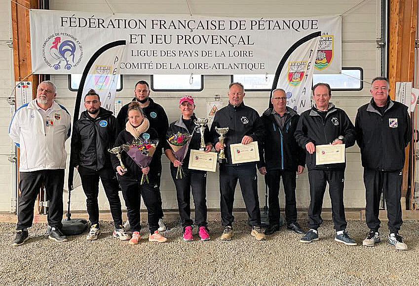 Les champions de la Loire-Atlantique triplette à pétanque mixte 2023