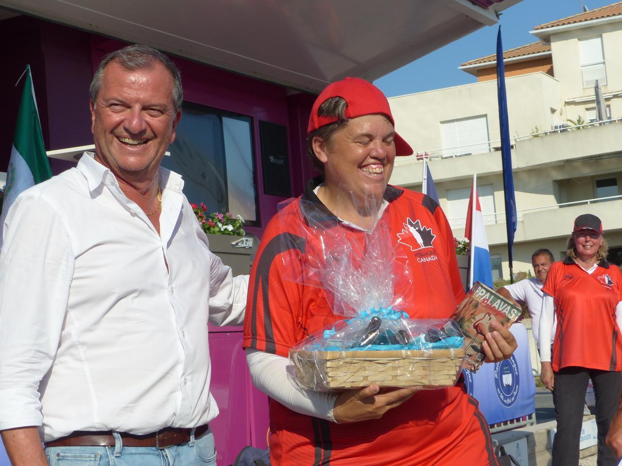 Gilles BONUTTI avec la finaliste du tête-à-tête Maryse BERGERON : Palavas-les-Flots pétanque de haut niveau féminin 2024