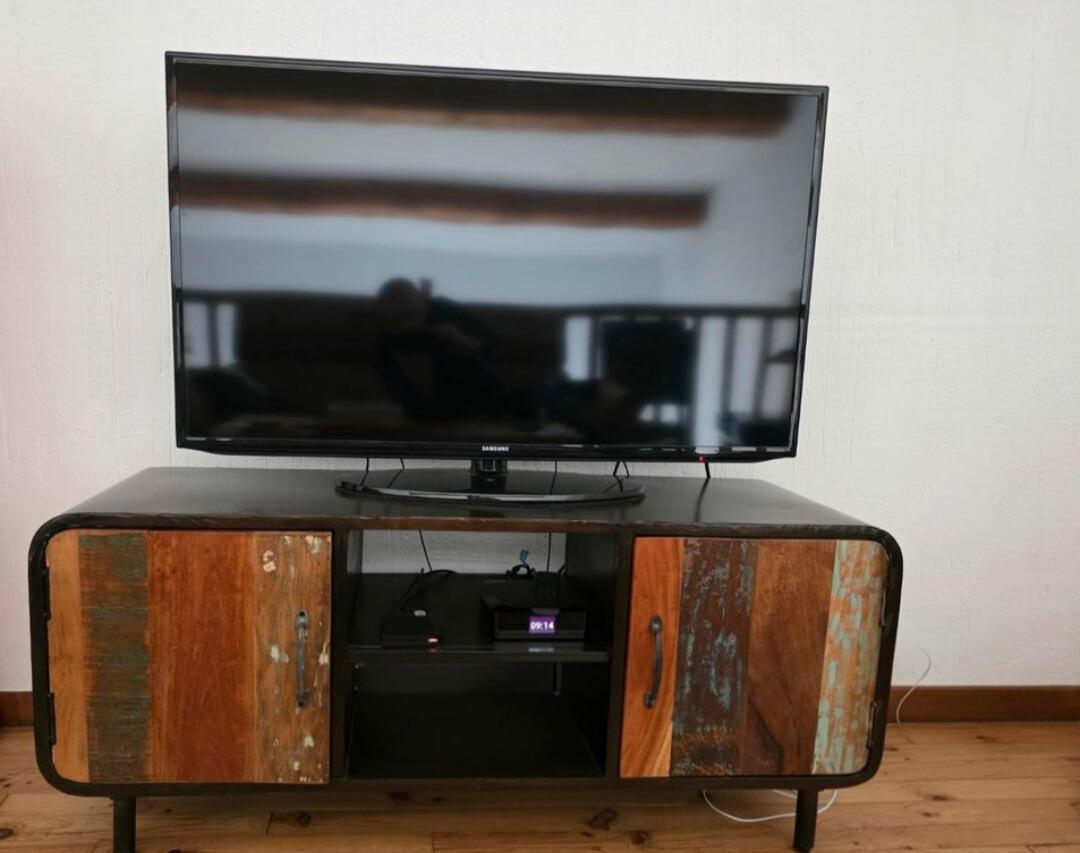 Meuble TV bois et acier – Style industriel