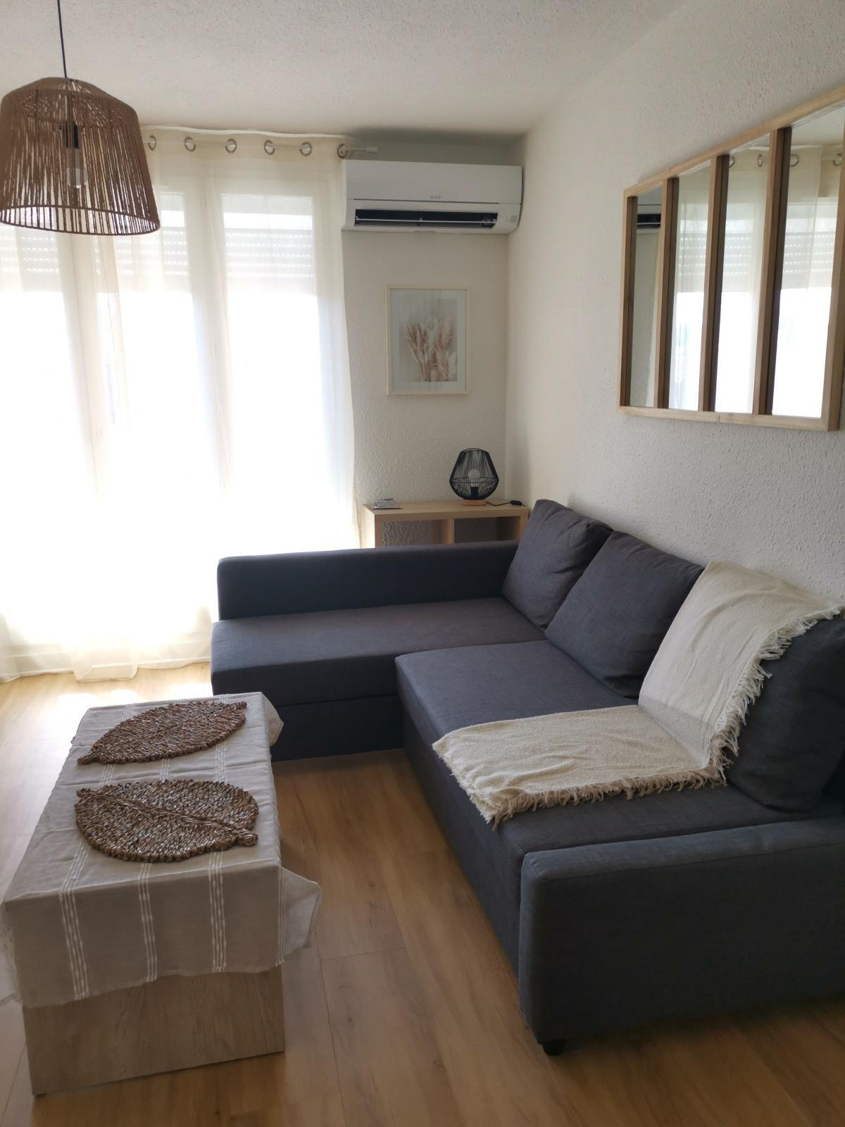 Studio rénové avec balcon et clim