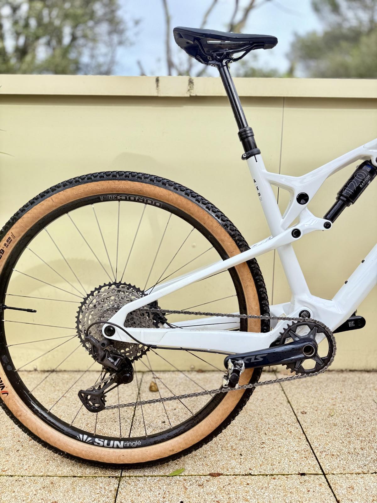 ROCKRIDER VTT tout suspendu XC cadre carbone RACE 900 S, Blanc